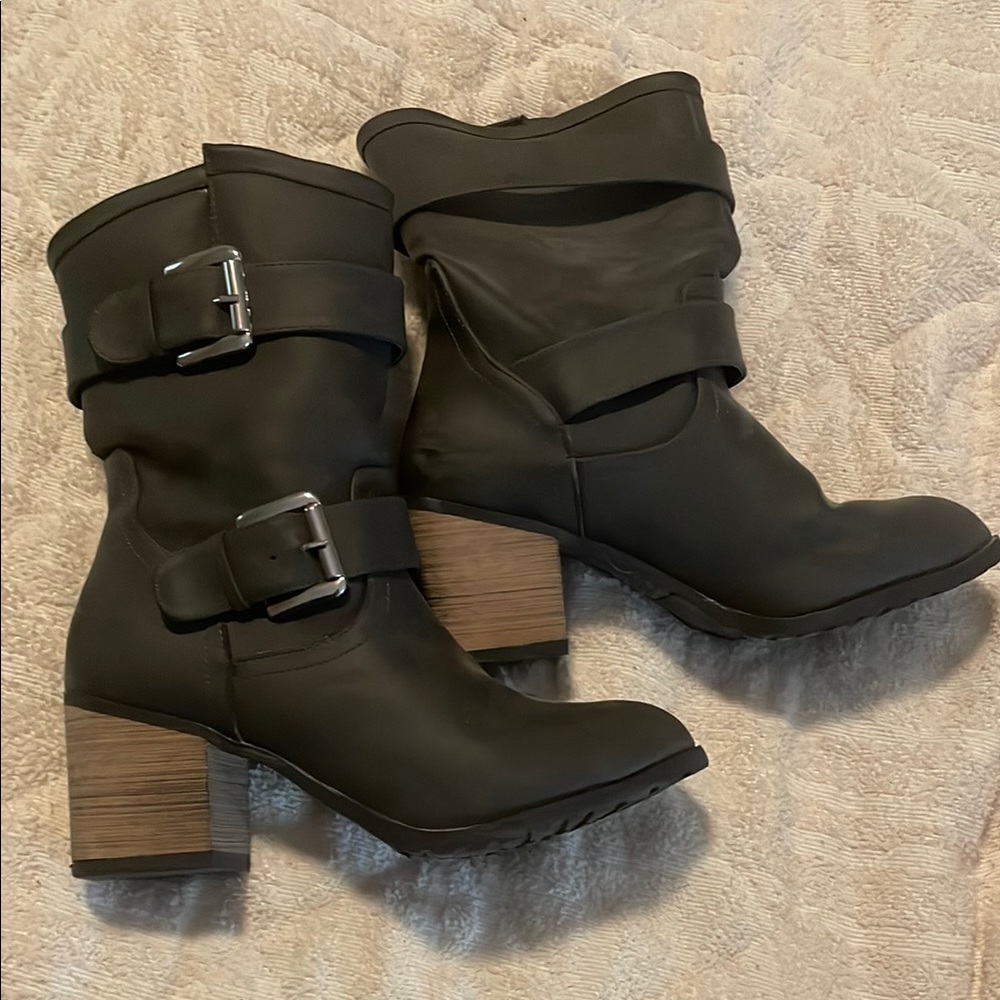 Women’s Black Buckle Mid Heel Boots